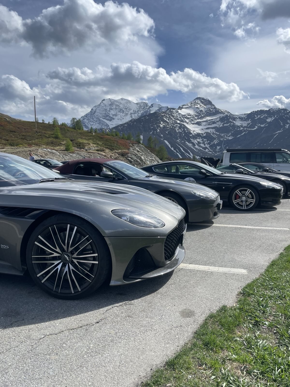 Aston Martin v horách